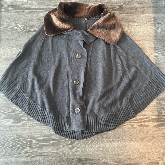 Set of 2 | Various Brands | Women’s Fashion Sweaters | XL & one size fits all - Picture 2 of 5